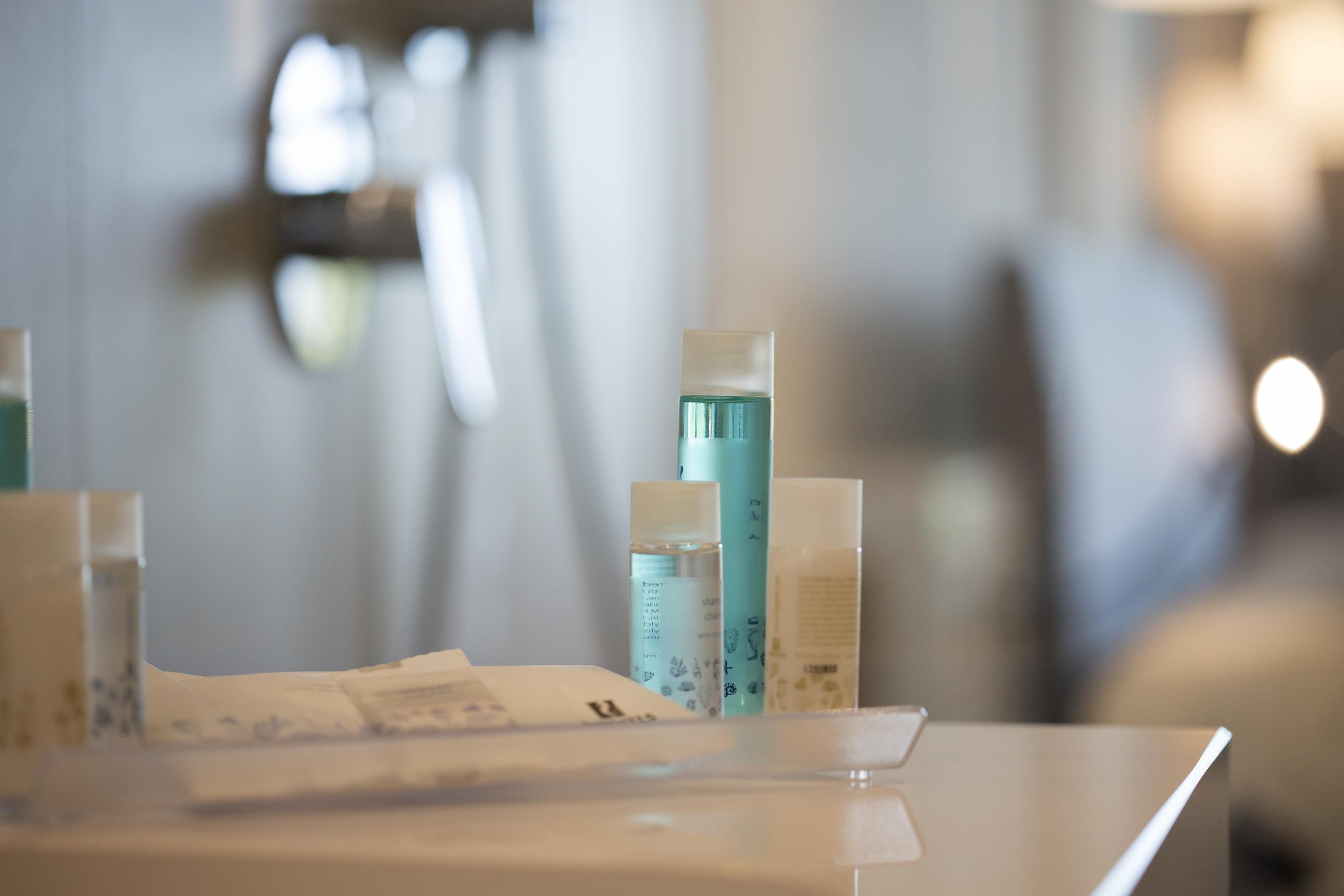 Hipotels Playa De Palma Palace&Spa (Adults Only) Ngoại thất bức ảnh A selection of amenities