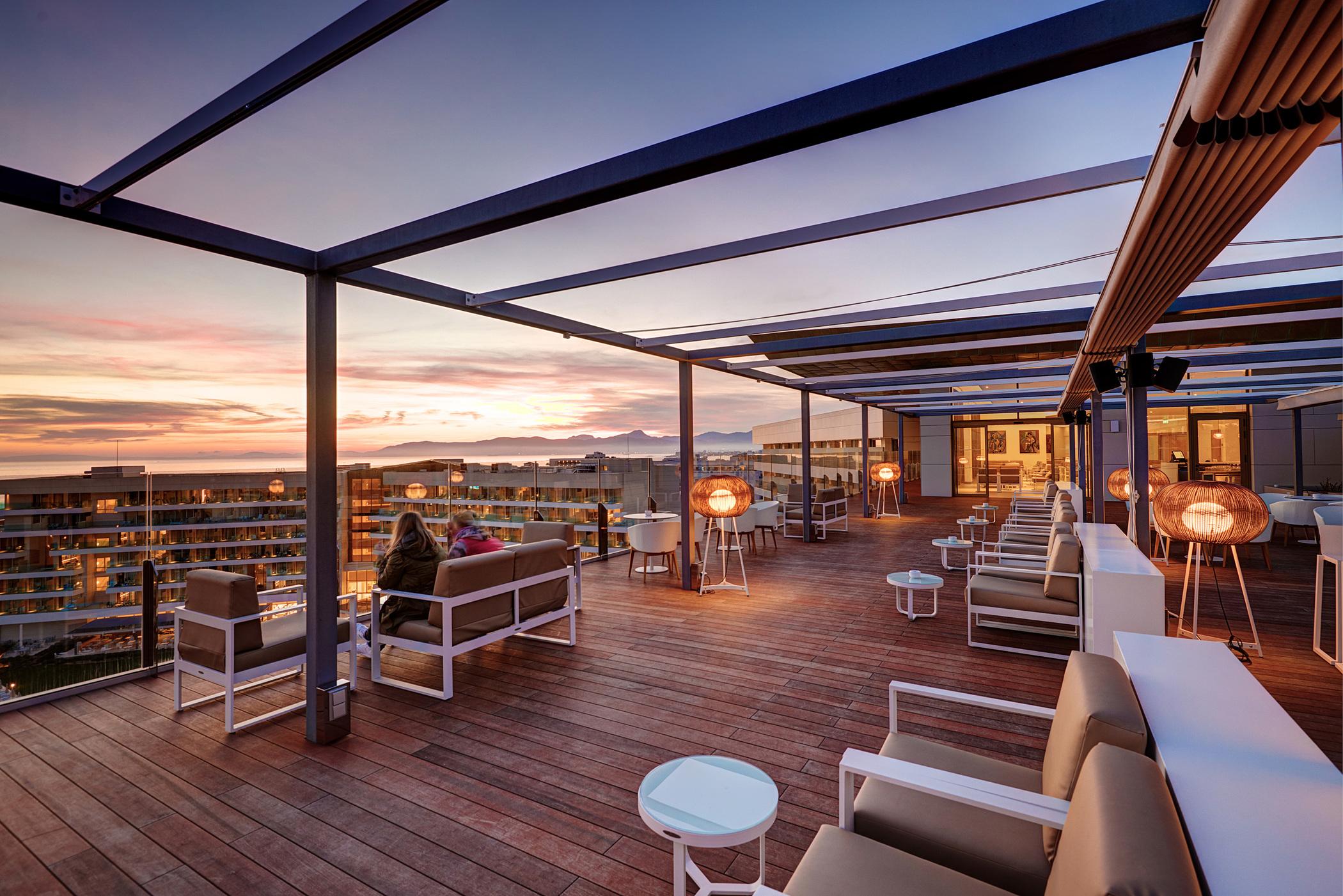 Hipotels Playa De Palma Palace&Spa (Adults Only) Ngoại thất bức ảnh The rooftop bar at the hotel